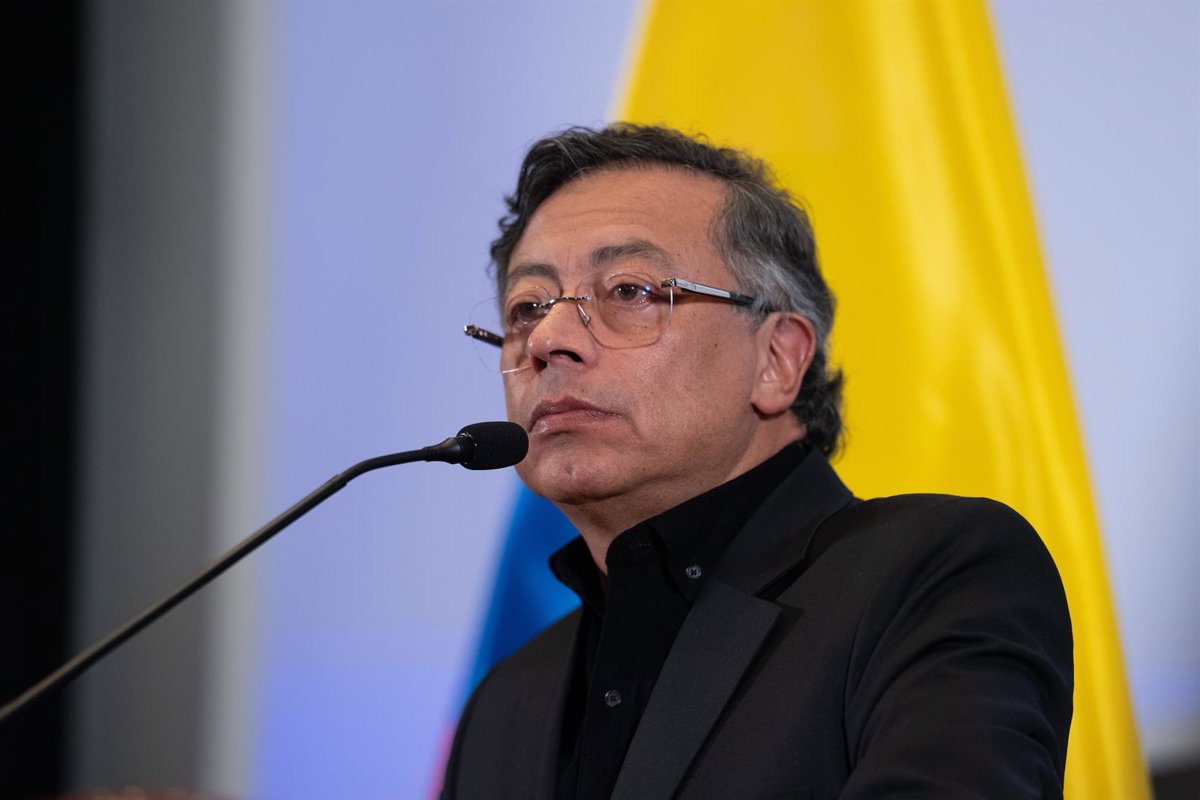 Petro asegura que la bomba localizada en Colombia pertenece al Ejército de Ecuador