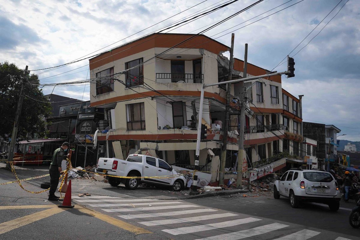 Ascienden a 304 los muertos y a más de 420 los desaparecidos por el terremoto en Colombia