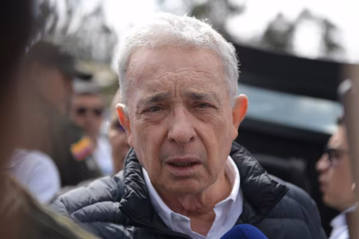El expresidente de Colombia Álvaro Uribe, citado a indagatoria por masacres perpetradas por paramilitares 10 El expresidente de Colombia Álvaro Uribe, citado a indagatoria por masacres perpetradas por paramilitares