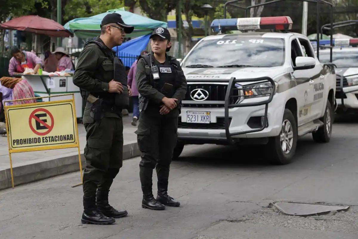 Añaden la acusación de violencia familiar al pliego de cargos del exasesor de Milei y Paz detenido en Bolivia 11 Añaden la acusación de violencia familiar al pliego de cargos del exasesor de Milei y Paz detenido en Bolivia