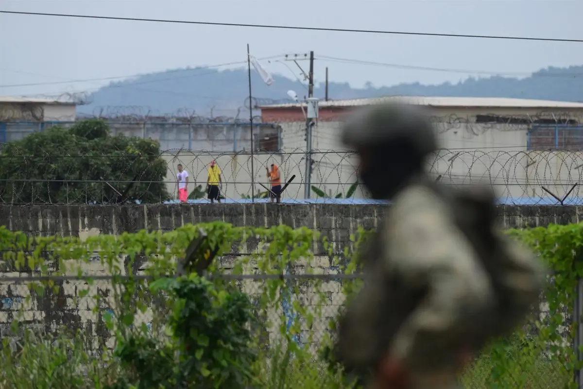 Mueren dos personas tiroteadas en el área de espera de la cárcel de mujeres de Guayaquil (Ecuador)