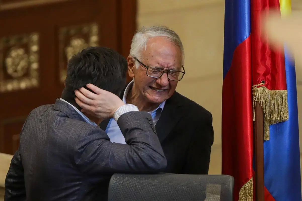 Presentan una moción censura contra el ministro colombiano de salud tras la muerte de un niño con hemofilia 14 Presentan una moción censura contra el ministro colombiano de salud tras la muerte de un niño con hemofilia