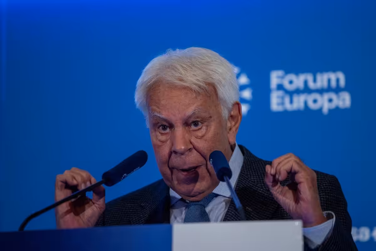 Felipe González pide un calendario electoral en Venezuela y el regreso con garantías de María Corina Machado