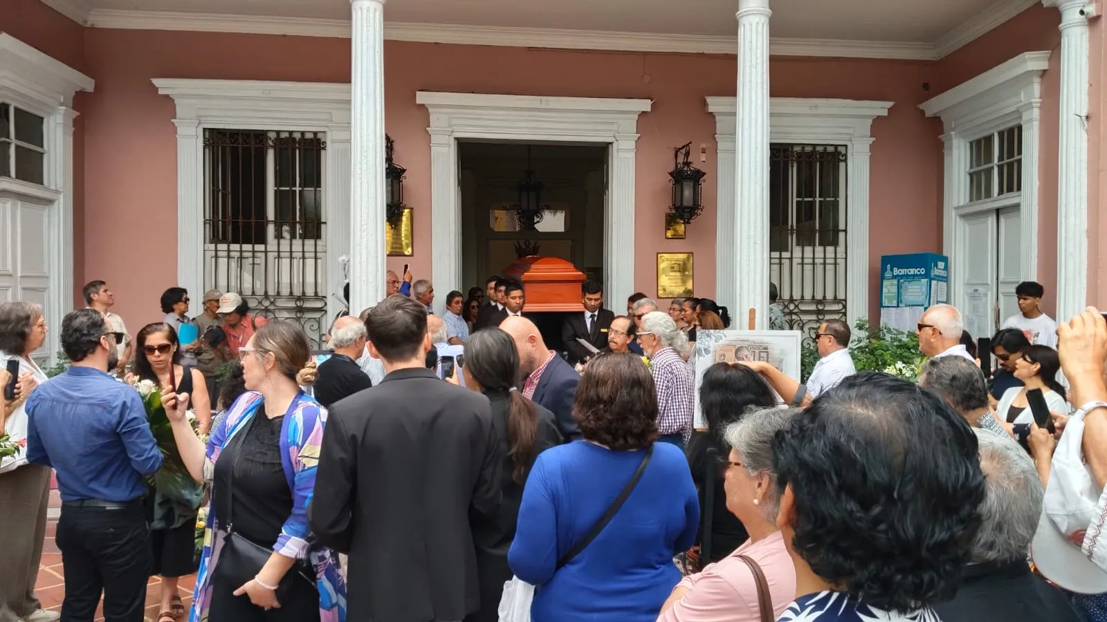 Familiares y admiradores dieron el último adiós a Nicolás Yerovi en su amado Barranco | Foto: Maria Ximena Zuzunaga Guardia/EL PERFIL