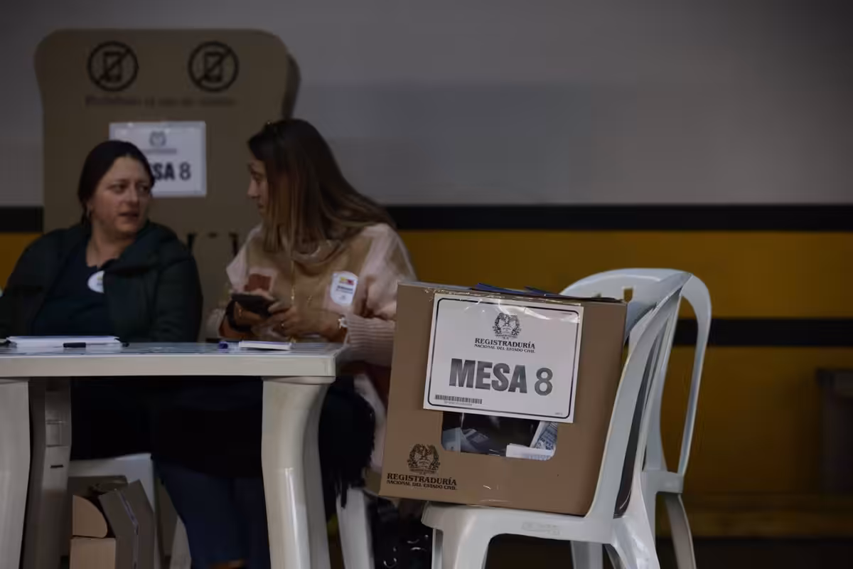 Cierran las urnas en la segunda vuelta de las elecciones de Colombia