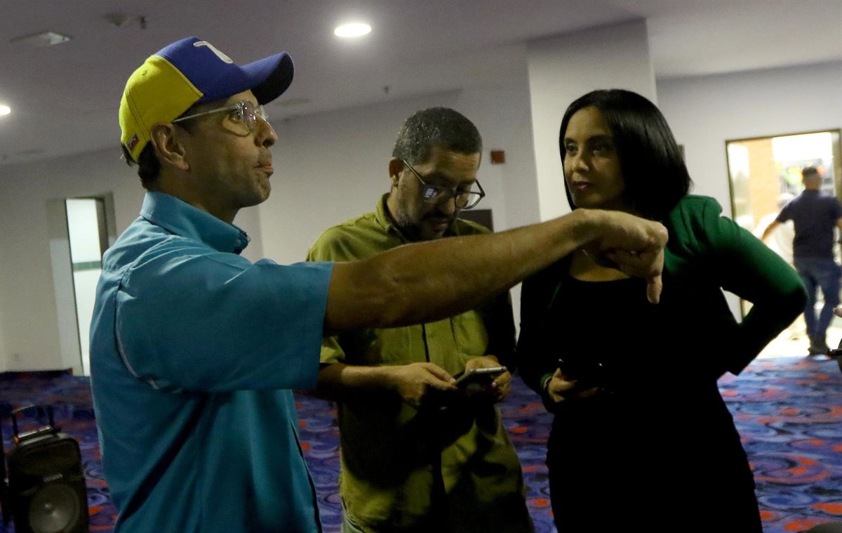 Capriles pide una negociación política que incluya a Machado para la "reconstrucción institucional" 6 Capriles pide una negociación política que incluya a Machado para la “reconstrucción institucional”