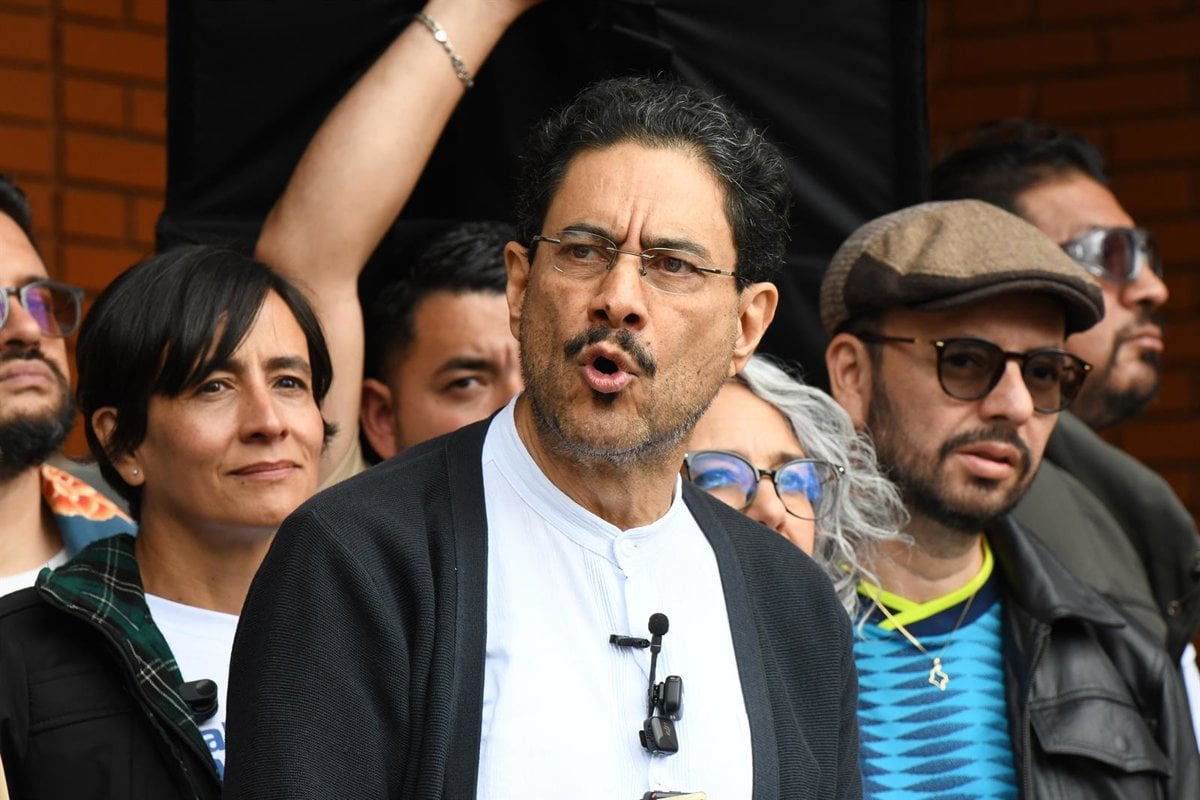 La oposición colombiana acude a la Justicia por el cierre de las emisoras de paz ordenado por el Gobierno