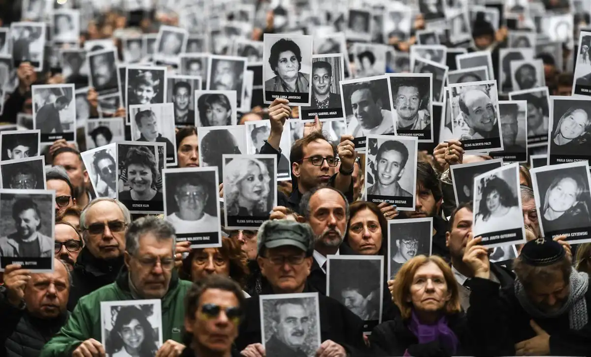 Procesados ocho cargos iraníes y de Hezbolá acusados del atentado de la AMIA de Buenos Aires 10 Procesados ocho cargos iraníes y de Hezbolá acusados del atentado de la AMIA de Buenos Aires