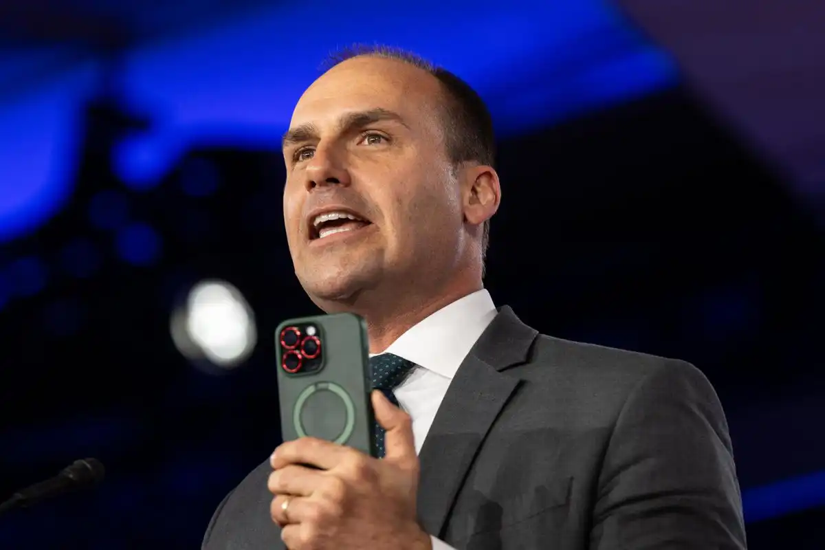 Expulsado de la Policía Federal Eduardo Bolsonaro, hijo del expresidente de Brasil, por abandono de funciones 3 Expulsado de la Policía Federal Eduardo Bolsonaro, hijo del expresidente de Brasil, por abandono de funciones