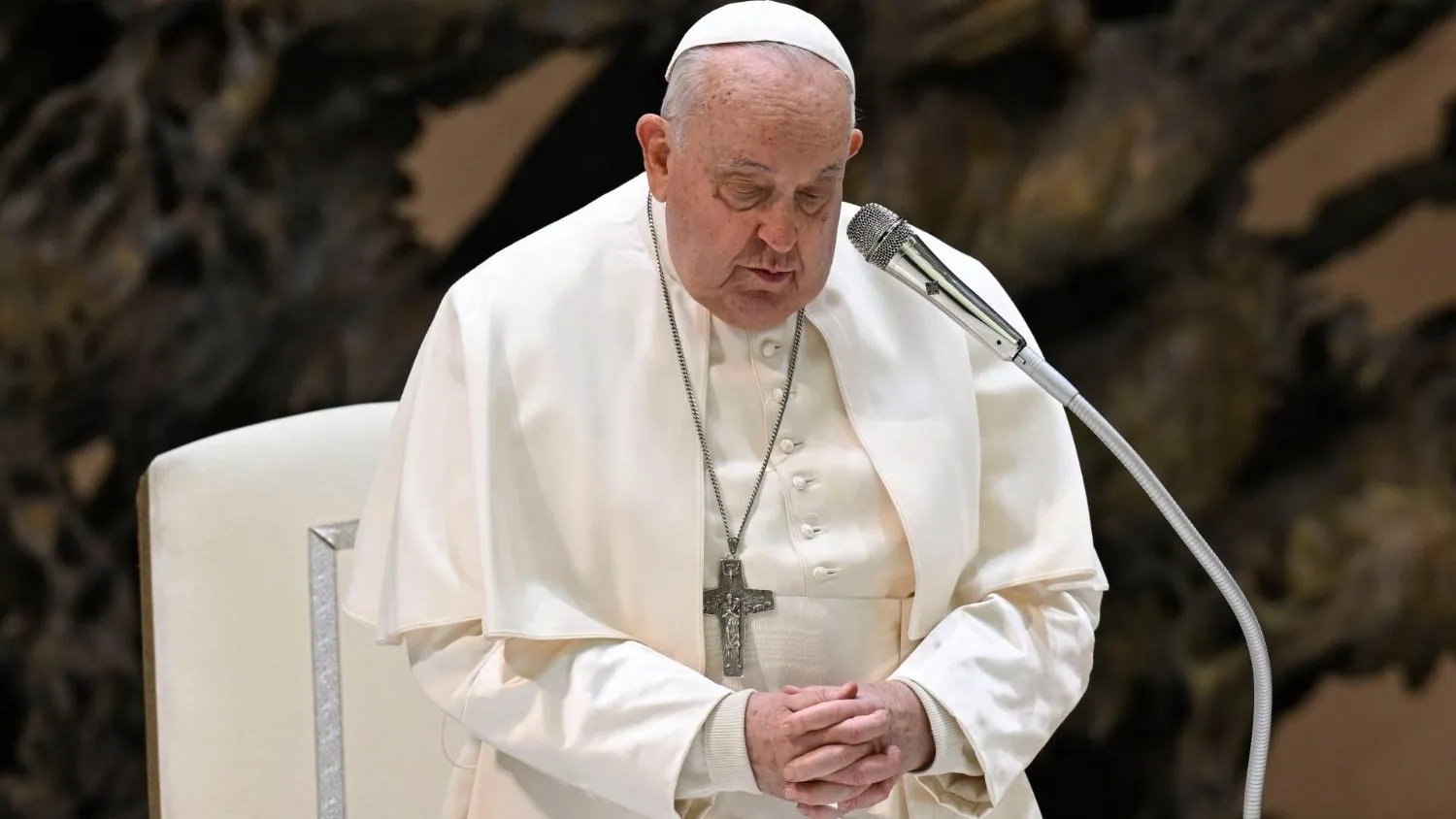 El papa Francisco está en “estado crítico” tras una grave crisis respiratoria