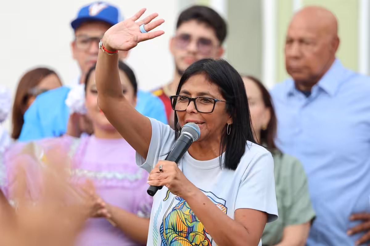 Bruselas recuerda que es necesaria unanimidad para levantar las sanciones a Delcy Rodríguez