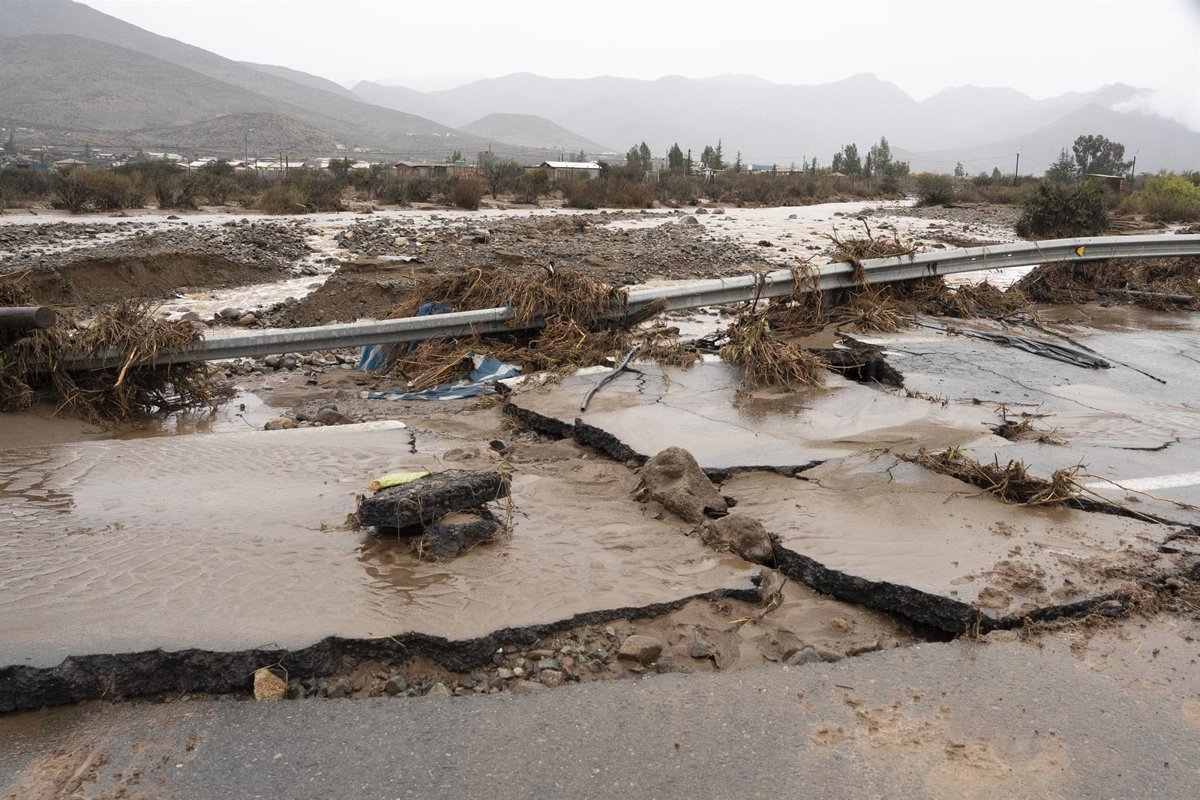 Aumentan a trece los muertos por las lluvias torrenciales e inundaciones en Chile