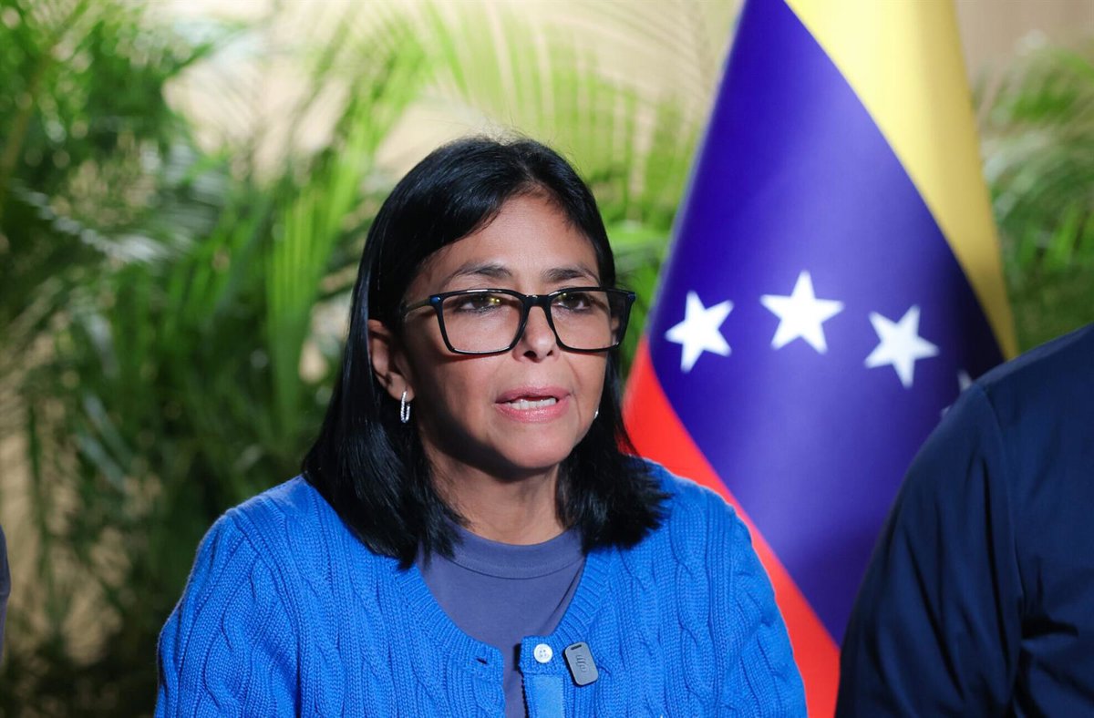 Delcy Rodríguez inspecciona terrenos en La Guaira para ofrecer soluciones a los desplazados por los seísmos en Venezuela