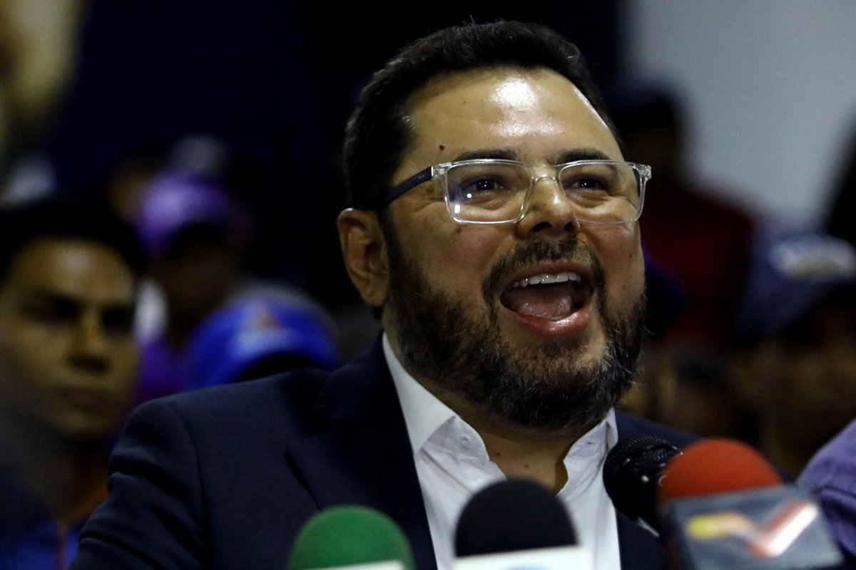 El Parlamento venezolano destituye al presidente de una comisión con EEUU por plantear la "dolarización" del país 2 El Parlamento venezolano destituye al presidente de una comisión con EEUU por plantear la “dolarización” del país