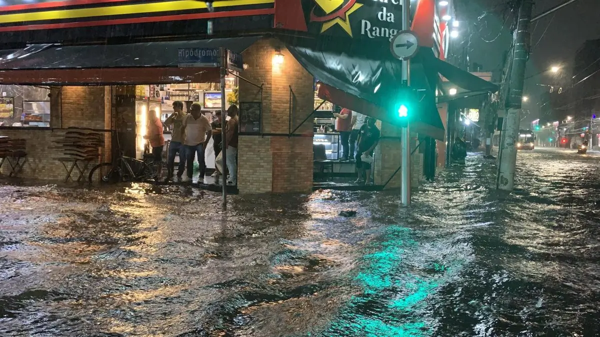 Al menos 17 muertos y centenares de afectados por las lluvias torrenciales en el sur de Brasil 11 Al menos 17 muertos y centenares de afectados por las lluvias torrenciales en el sur de Brasil