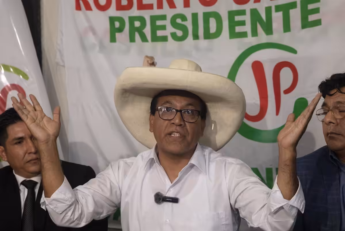 El candidato Roberto Sánchez llama a la movilización en Perú a la espera de que se confirme su paso a la segunda ronda