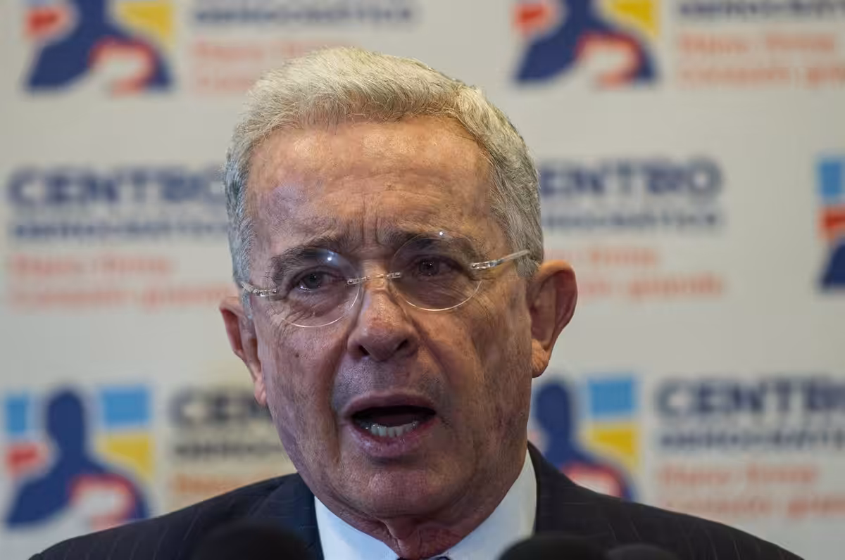 El partido del expresidente colombiano Uribe se presta a trabajar con De la Espriella tras su victoria electoral