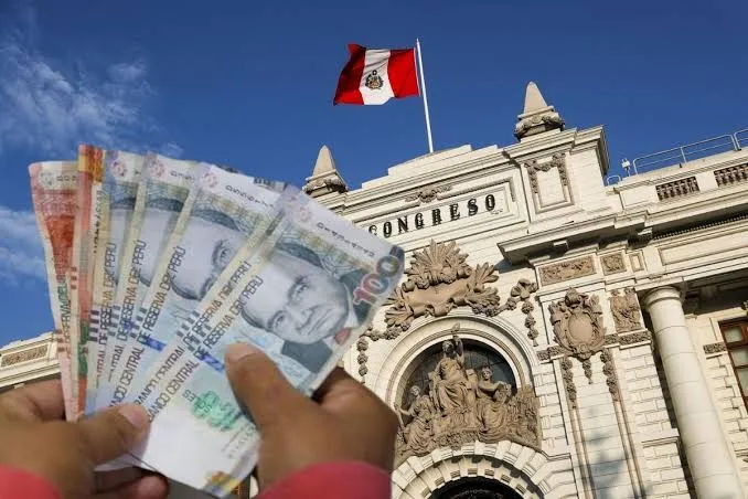 Congreso da un duro golpe a menores de 40 años porque ya no podrán retirar su AFP cuando dejen de laborar