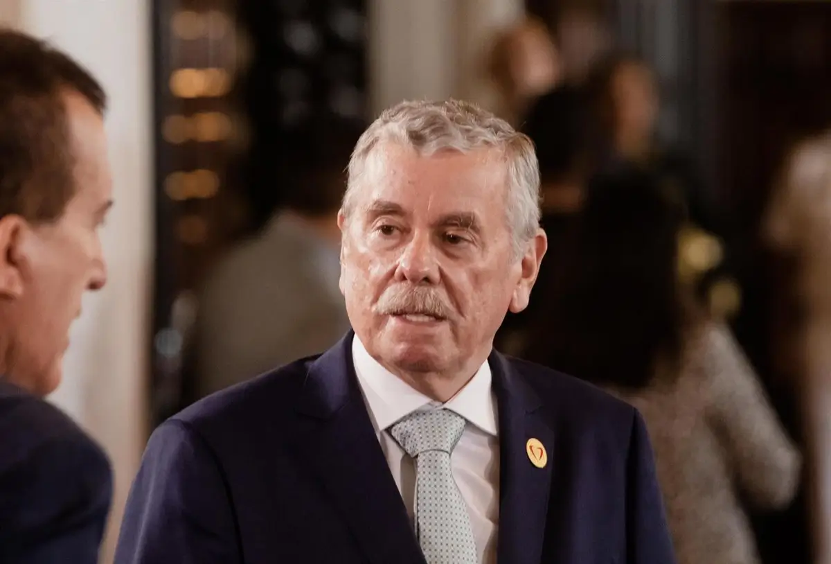 El presidente del Congreso peruano pide calma después de que varios partidos adelanten que no apoyarán al nuevo gabinete