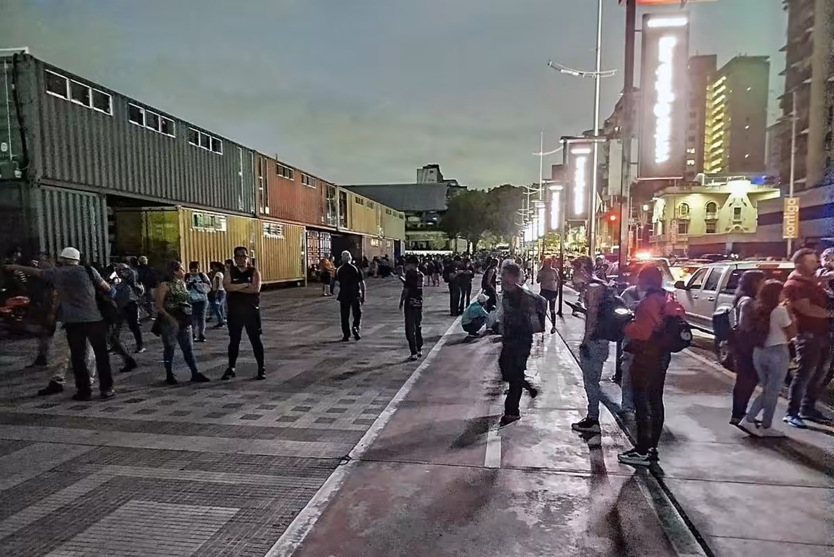 Aumentan a 164 los muertos y casi un millar los heridos por el doble terremoto en Venezuela