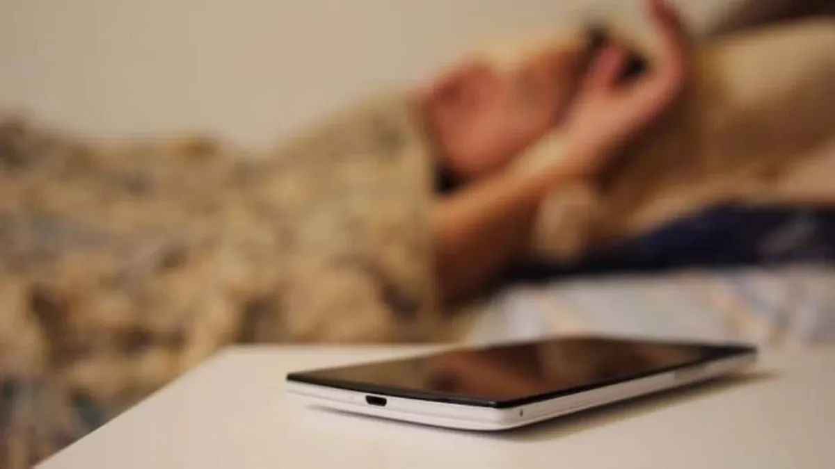Por qué no debes dormir junto a tu celular y cómo evitar riesgos nocturnos 2 Por qué no debes dormir junto a tu celular y cómo evitar riesgos nocturnos