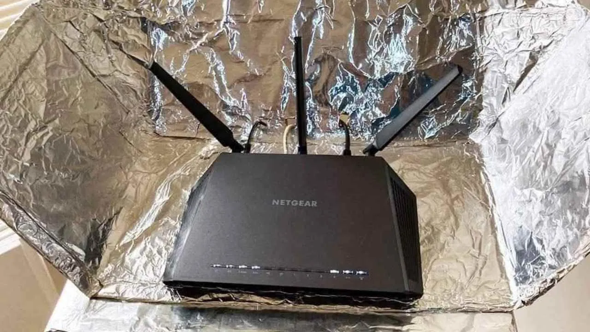¿Es seguro potenciar tu WiFi usando papel de aluminio? Expertos advierten riesgos