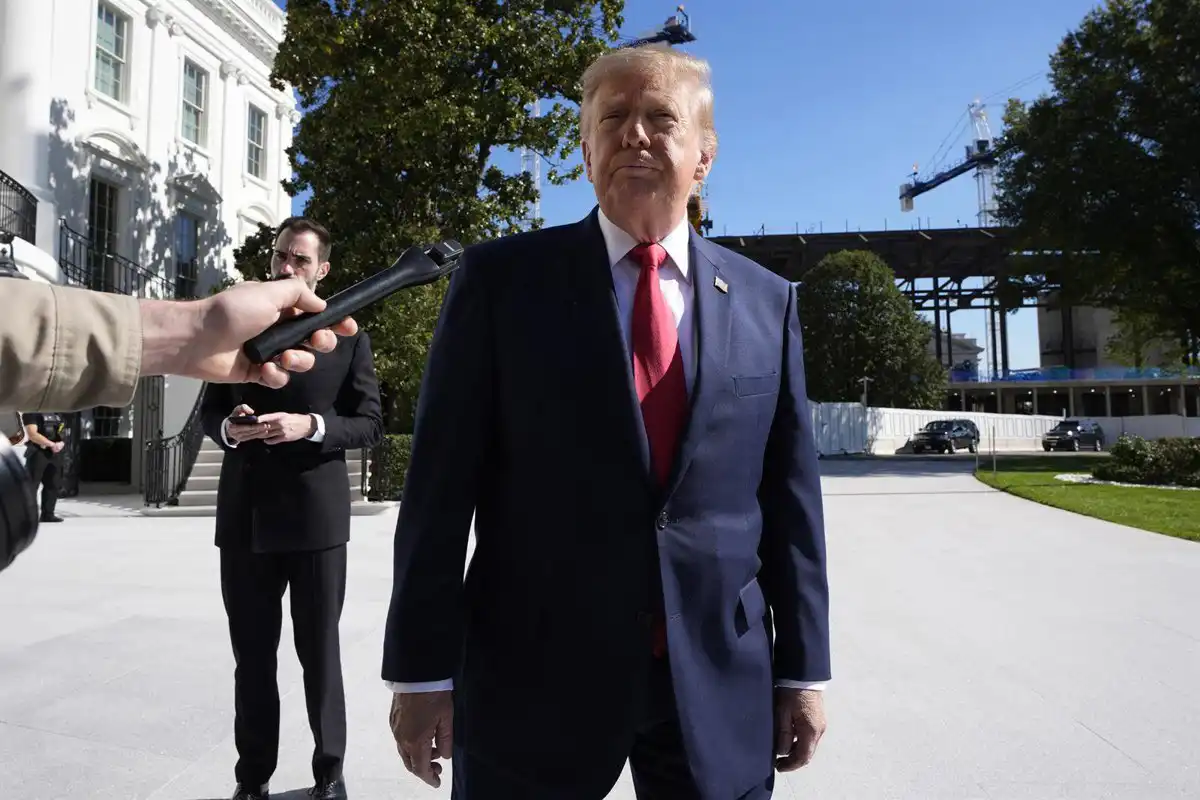 Trump asegura que no tomó partido en las elecciones de Brasil y denuncia “fraude” y la “extraña” prórroga de la votación