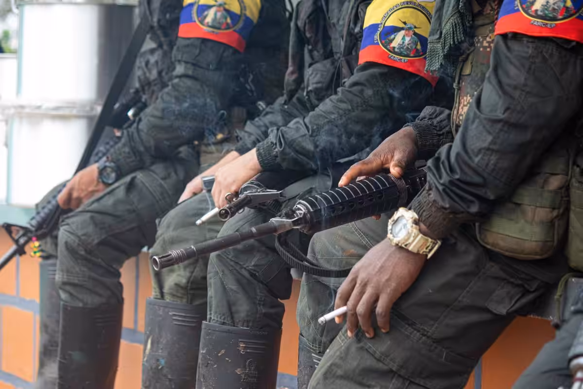 Colombia apunta a “múltiples víctimas”, entre ellas menores, en nuevos choques entre ‘Mordisco’ y ‘Calarcá’