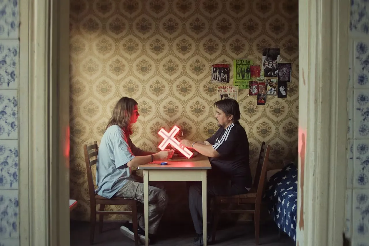 “Holy Electricity” ilumina los rincones ocultos de Tiflis en el Festival de Locarno