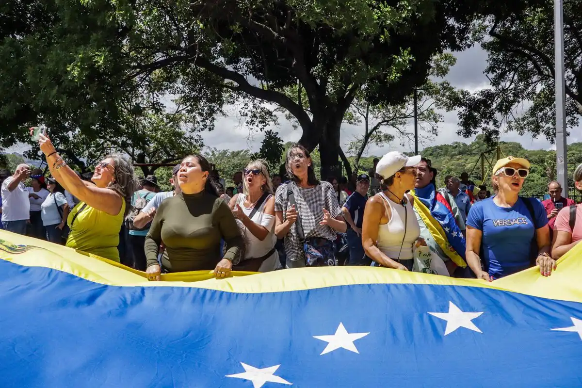 Simpatizantes de María Corina Machado se movilizan en Venezuela para exigir elecciones y su “regreso seguro”