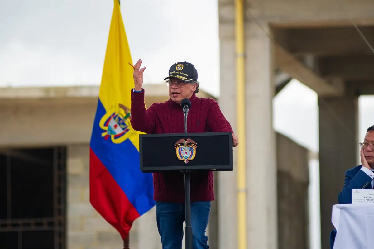 Petro acusa a los medios colombianos de publicar información falsa para vincular a su Ejecutivo con las FARC