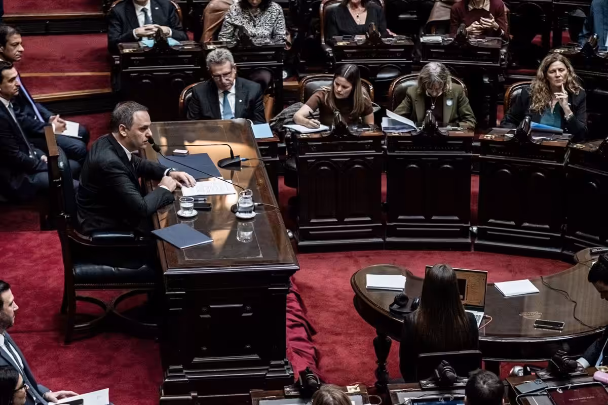 El jefe de gabinete argentino niega haber cometido irregularidades ante la Cámara de Diputados