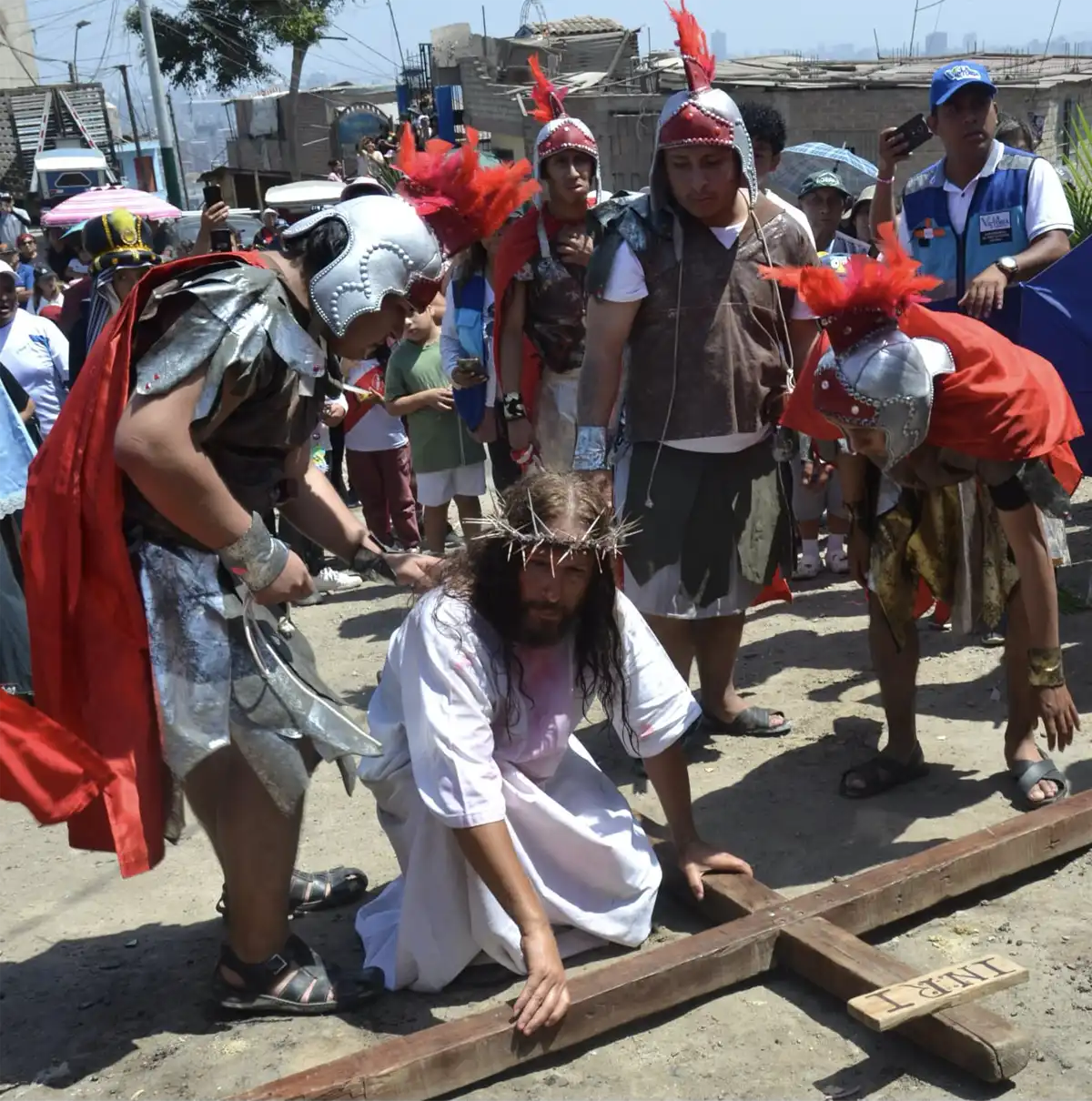 Cerro El Pino, la nueva ruta del dolor 2 Vía Crucis en Cerro El Pino: "Padre, perdónalos porque no saben lo que hacen" | Foto: Juan Buisa Cárdenas / EL PERFIL