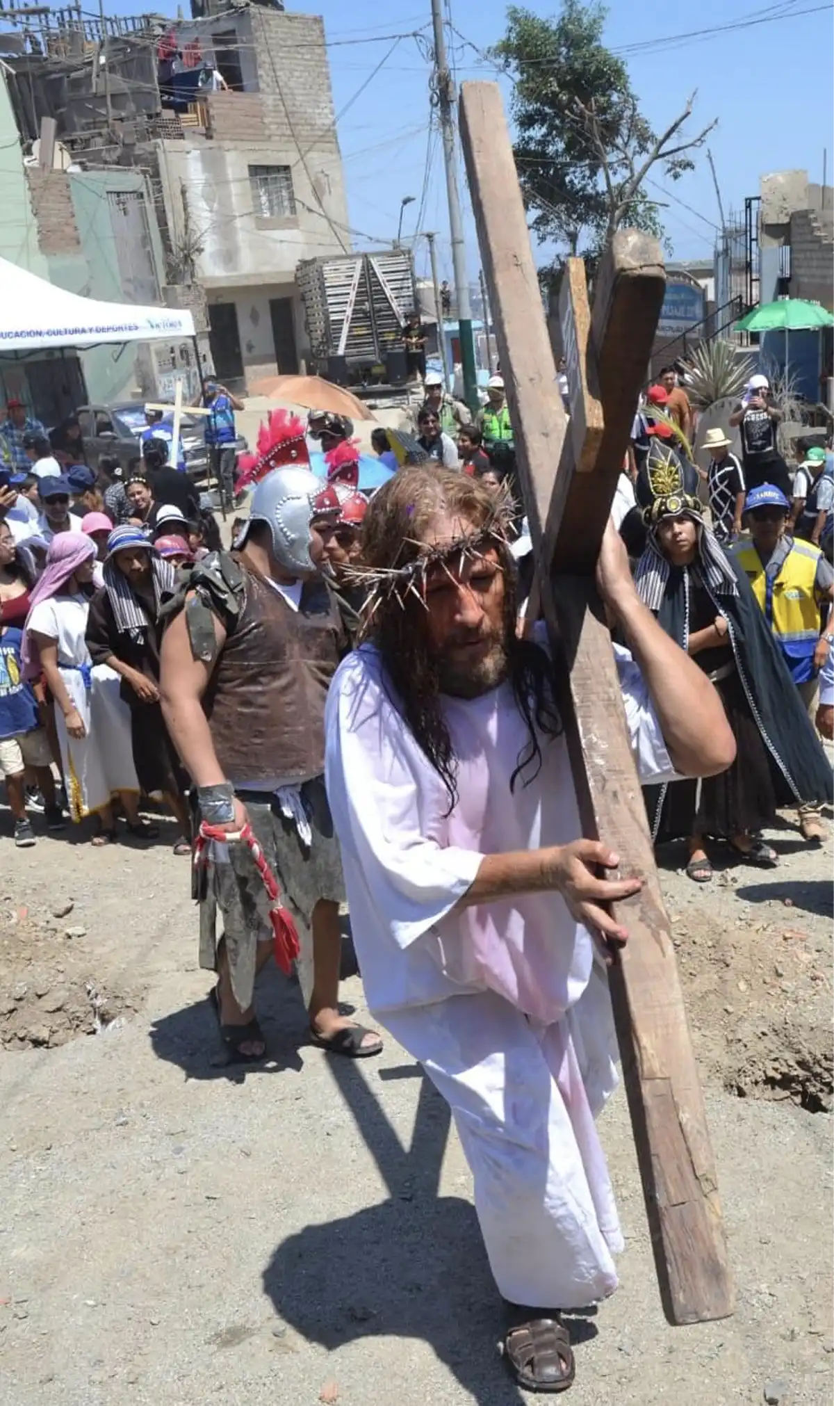 Cerro El Pino, la nueva ruta del dolor 4 Vía Crucis en Cerro El Pino: "Su carne quemada a fuetazos y sus nervios, músculos y huesos horadados con clavos de acero" | Foto: Juan Buisa Cárdenas / EL PERFIL