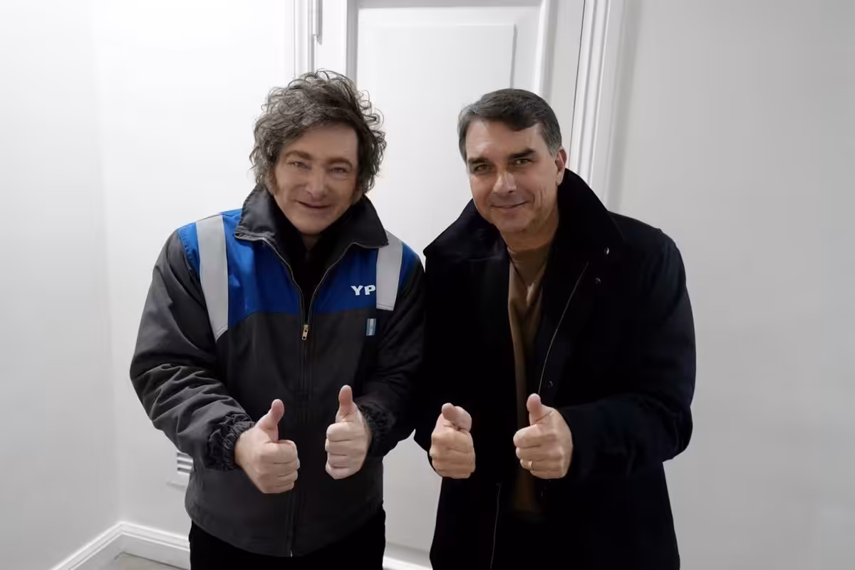 Milei se reúne con Flávio Bolsonaro y le traslada su apoyo para las elecciones generales de octubre en Brasil
