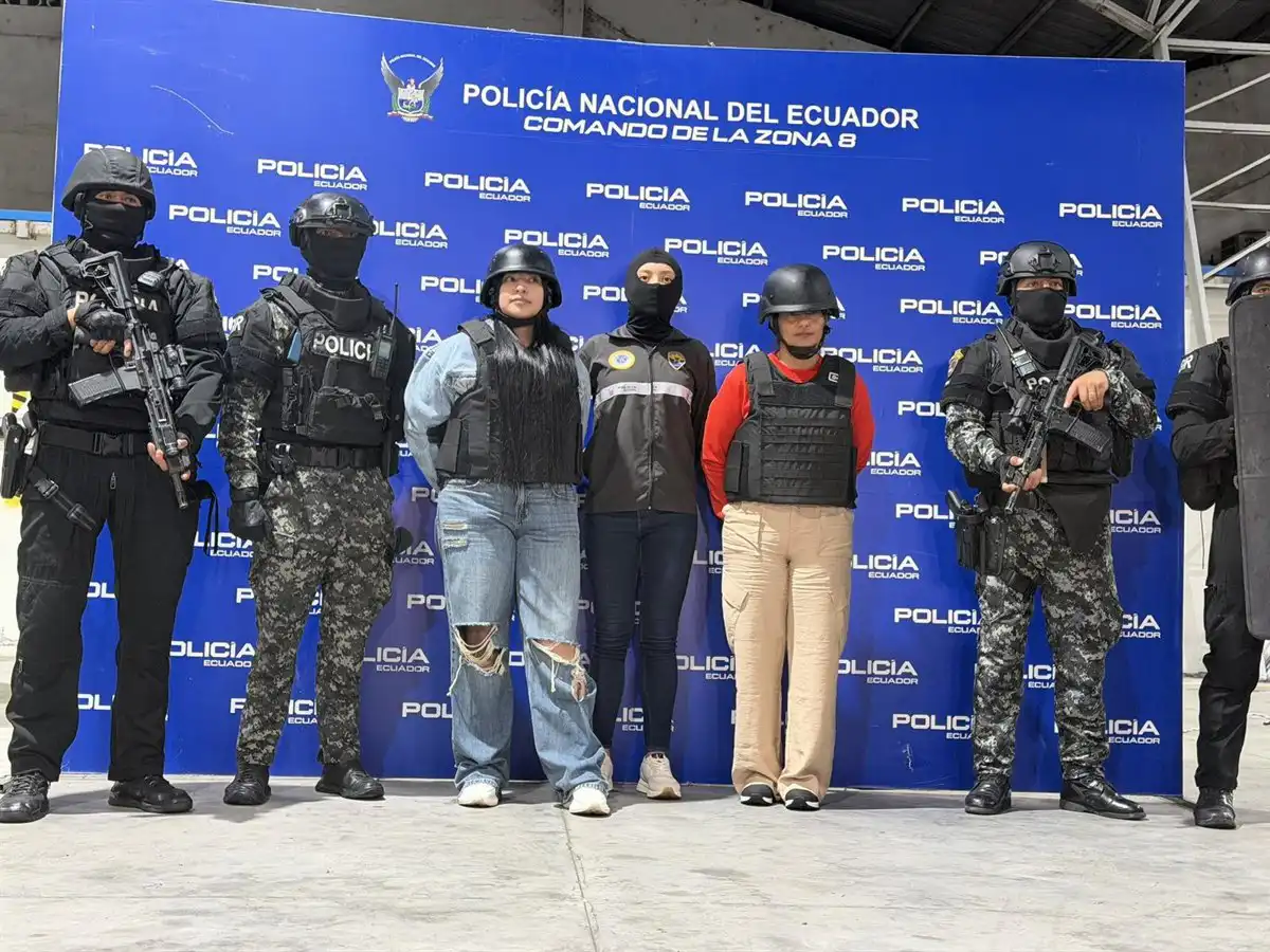 Colombia entrega a Ecuador a la mujer e hija de ‘Fito’, jefe de ‘Los Choneros’