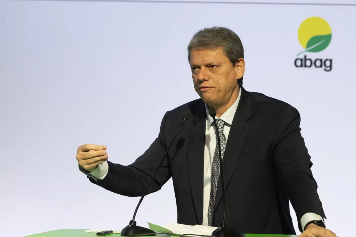 El gobernador paulista Tarcisio de Freitas promete indultar a Bolsonaro si es elegido presidente de Brasil