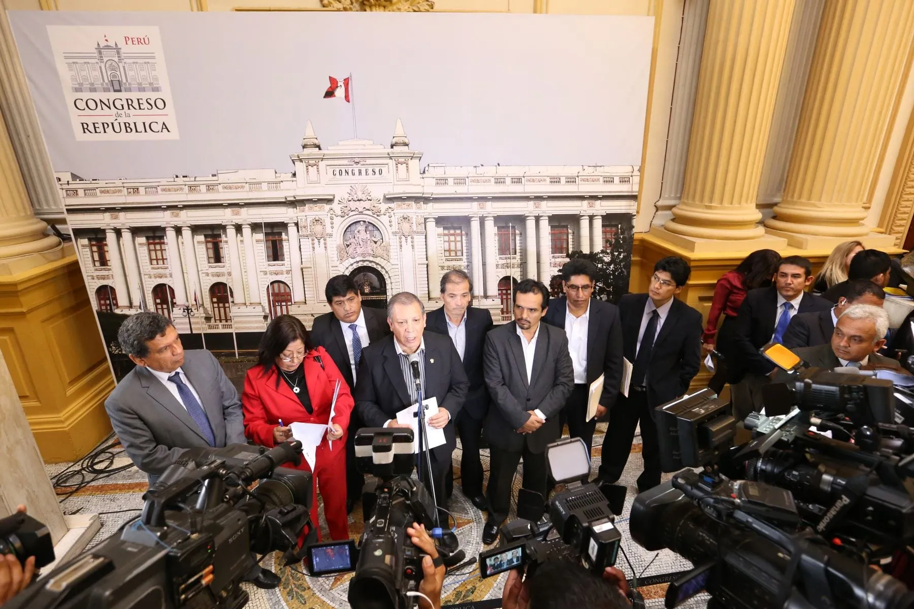 Frente Amplio negará confianza al Gobierno