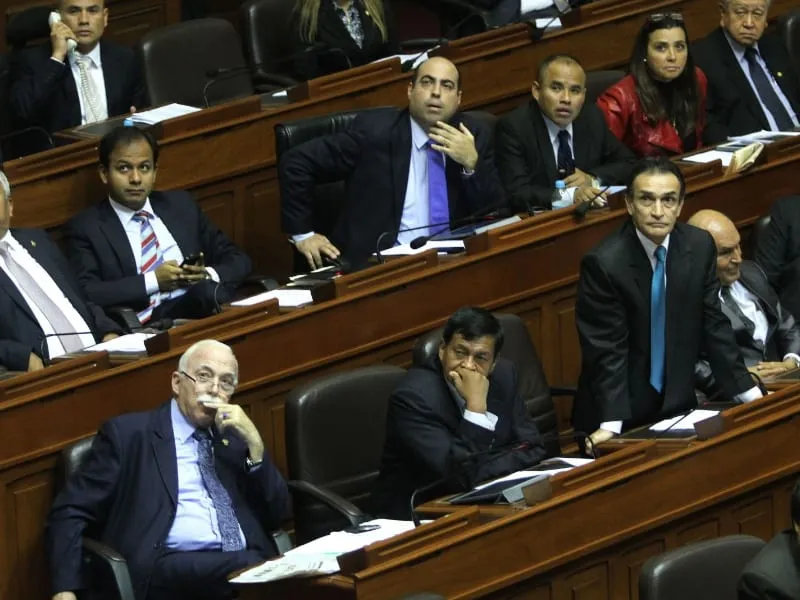 Con abstenciones del fujiaprismo, se rechazó recomposición de comisiones