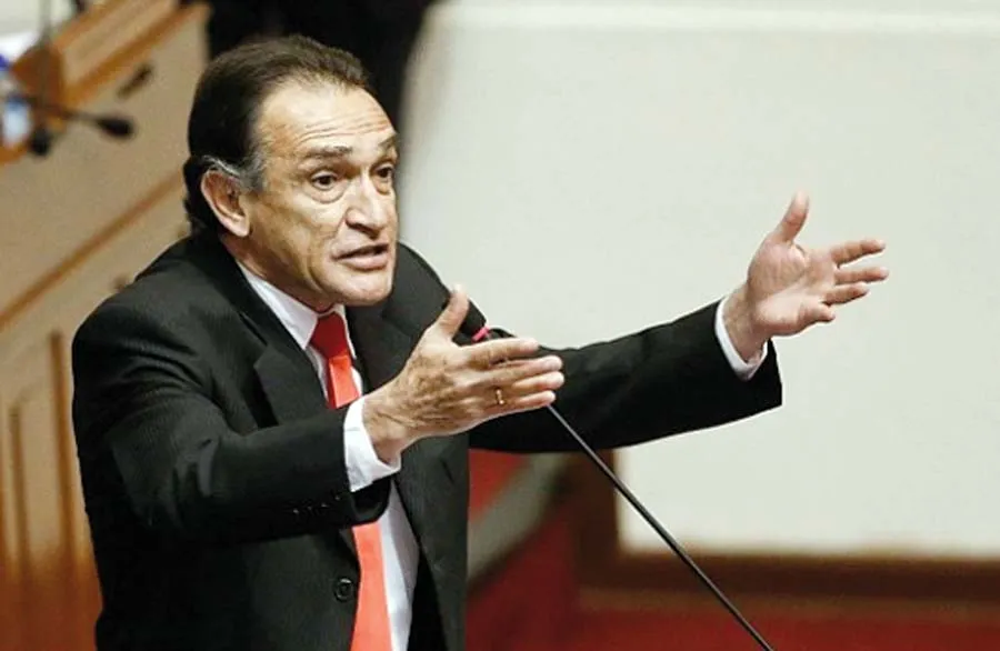 Héctor Becerril también renunciaría a la bancada de Fuerza Popular