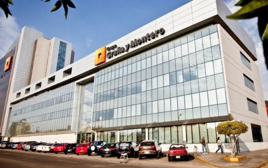 Y las constructoras coimeras del club siguen como si nada