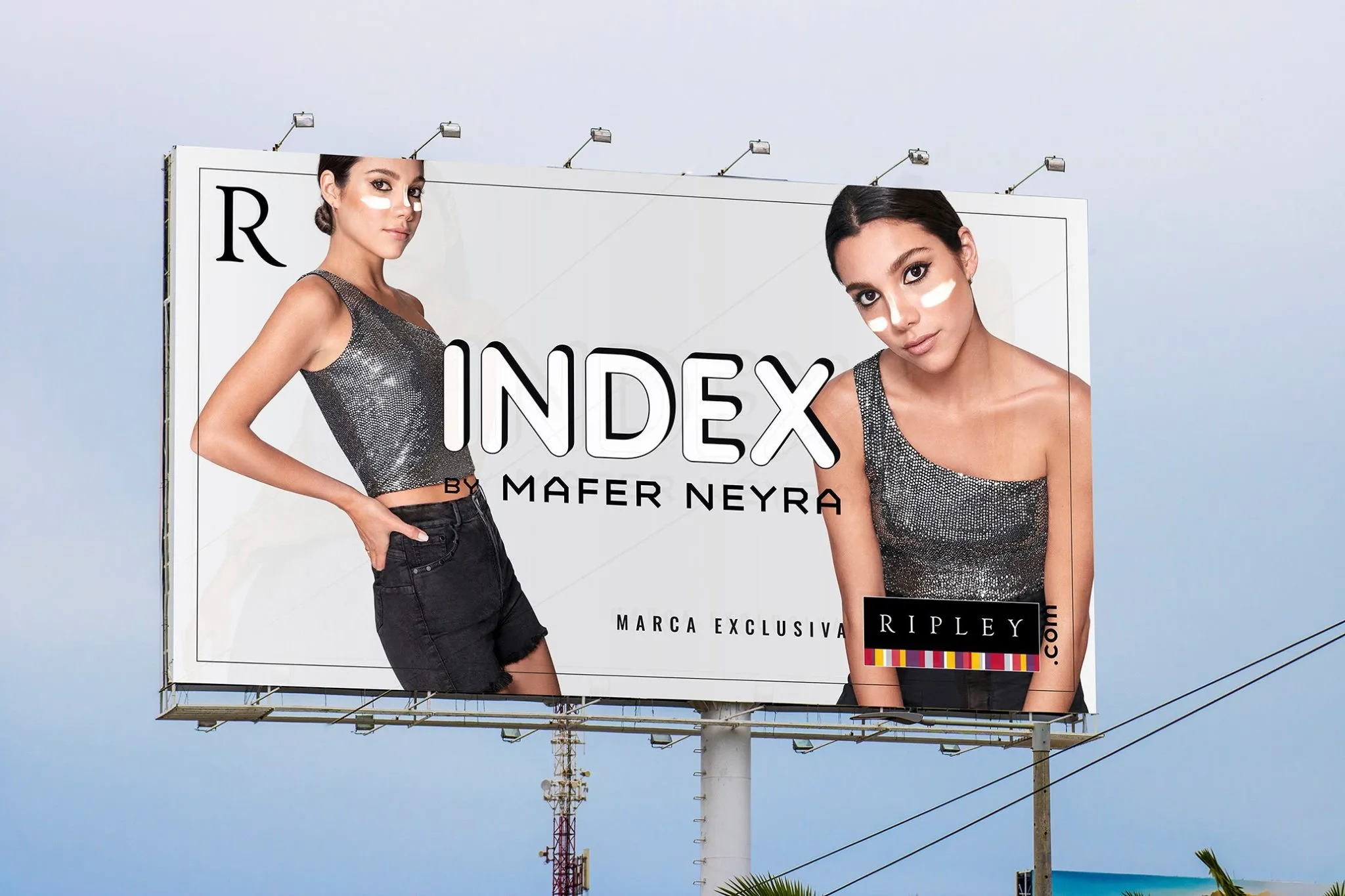 Aparecen paneles usando bloqueador solar en la Panamericana Sur