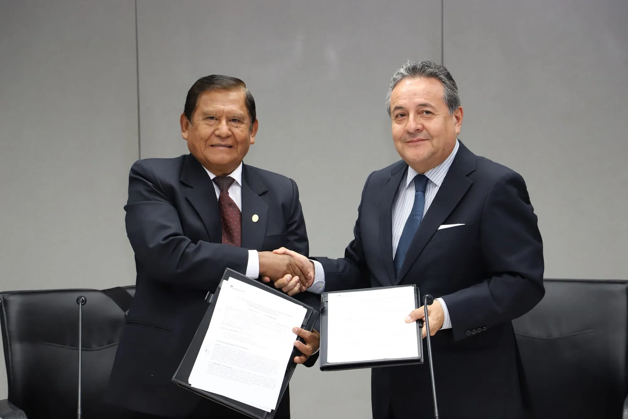 Zenón Cuevas suscribe convenio con ADEX