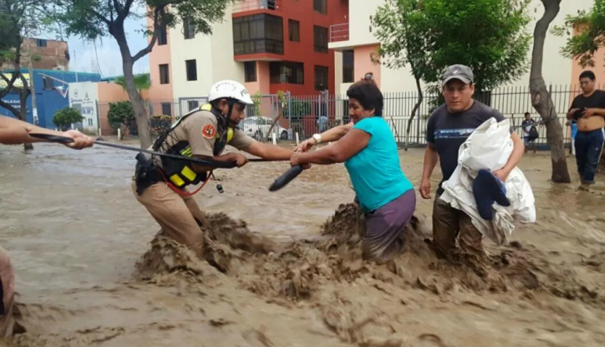 Estado de emergencia en 15 distritos de Lima Metropolitana por peligro de inundaciones