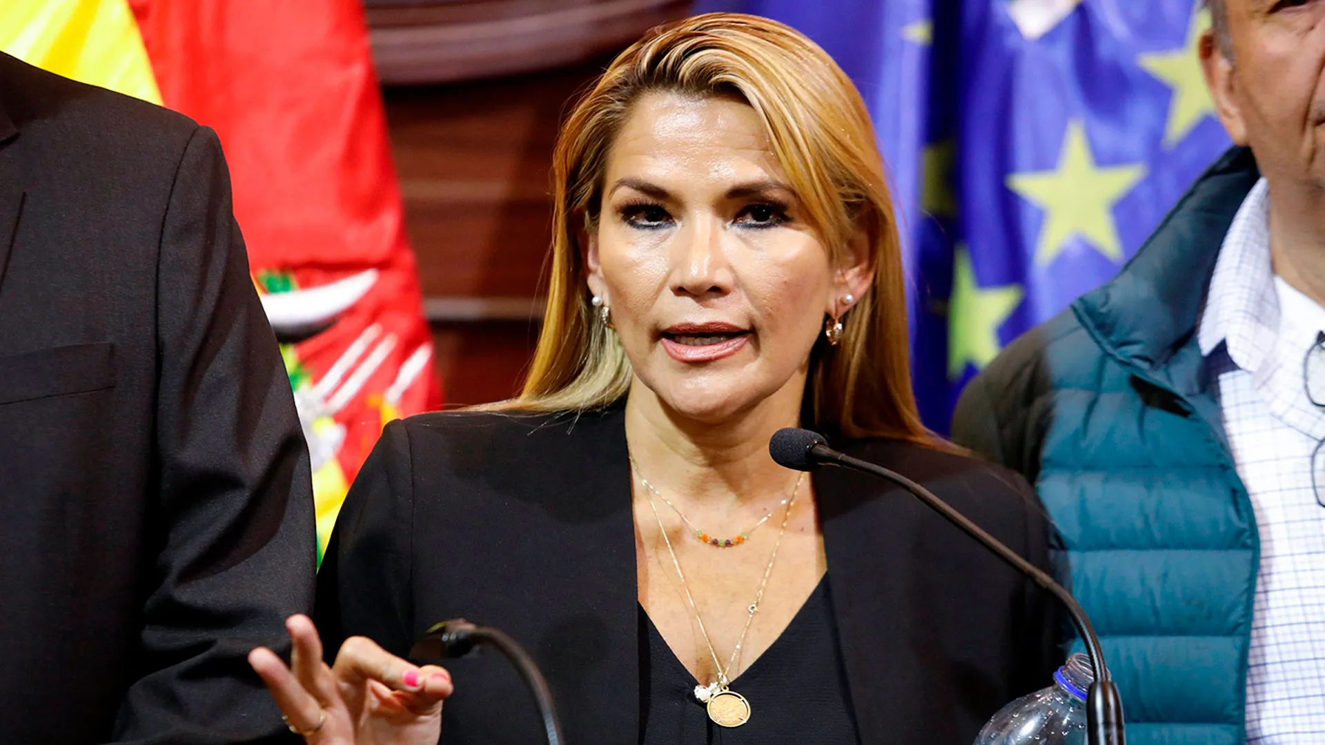 Jeanine Áñez, presidenta de facto de Bolivia, tiene coronavirus