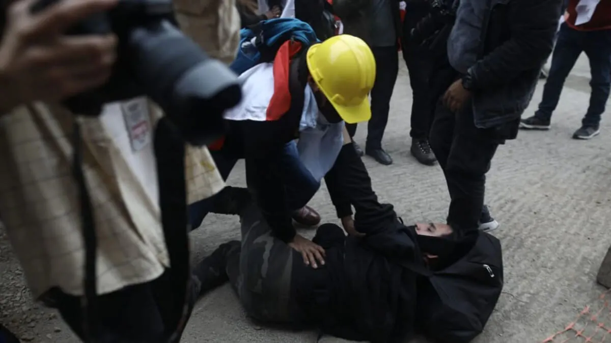 Seguidores de la Fujimori agreden a ministro de Salud y fotógrafo de La República