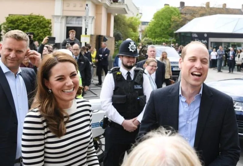 El príncipe Guillermo da la bienvenida a su hermano a la “sociedad de los que no duermen”