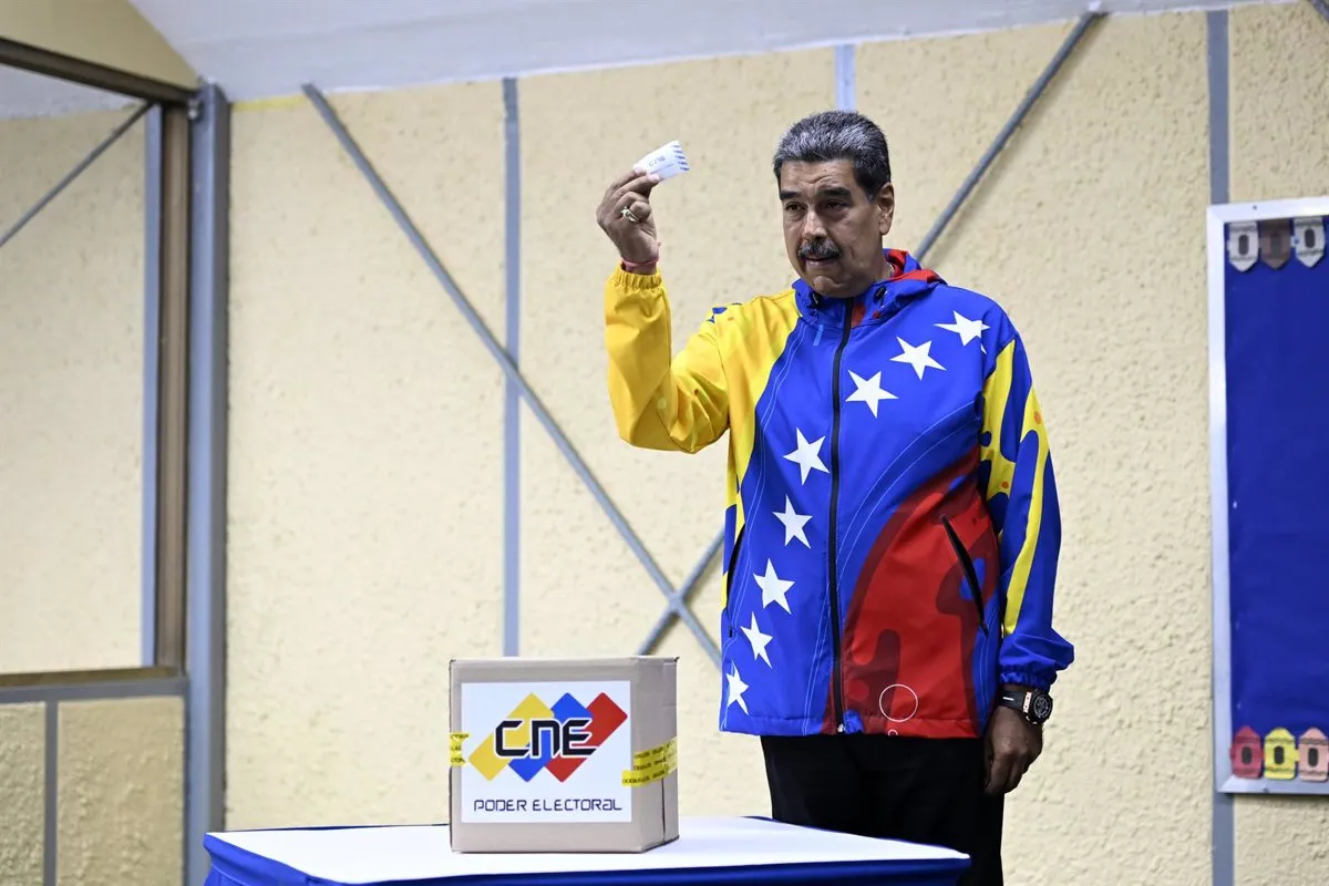 Maduro y González hacen un llamamiento a la votación antes del cierre de urnas