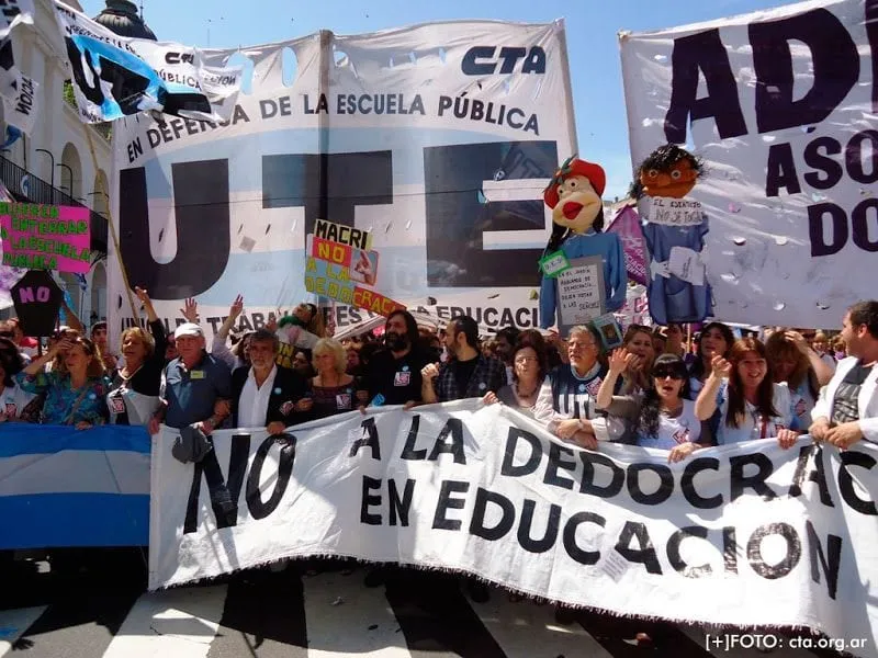 Docentes argentinos irán a paro en reclamo de mejora salarial