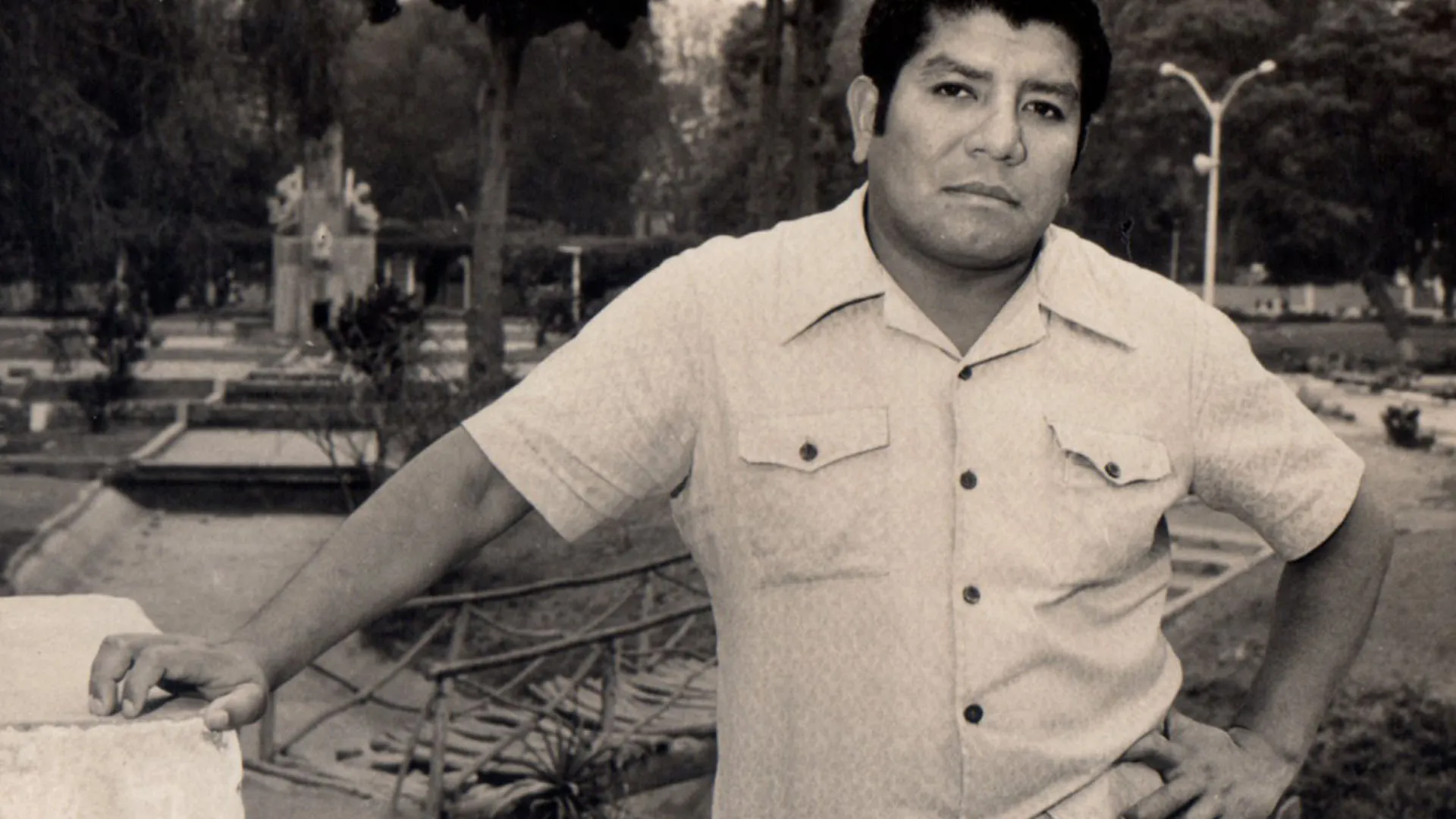 Merecido homenaje al gran escritor Gregorio Martínez en la Feria del Libro de Ica